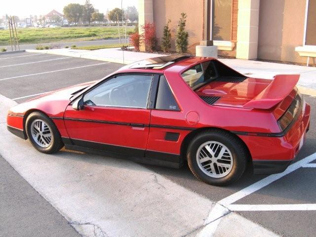 Pontiac Fiero 1986
